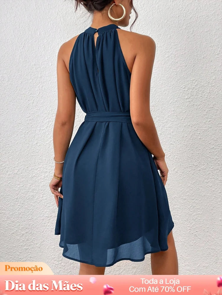 Vestido Curto Elegante Com Gola Alta E Cinto Vestido Curto Elegante Com Gola Alta E Cinto